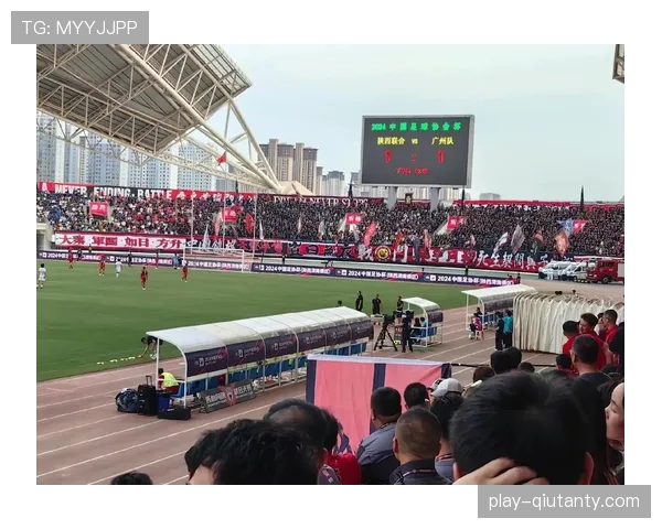 中国足协与教育部联合推进“足球进校园”项目，百名中超球员担任推广大使